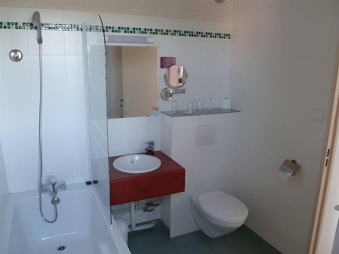 Bathroom 4, The Originals City, Hôtel Cap Maya, Cap d'Agde, Hérault