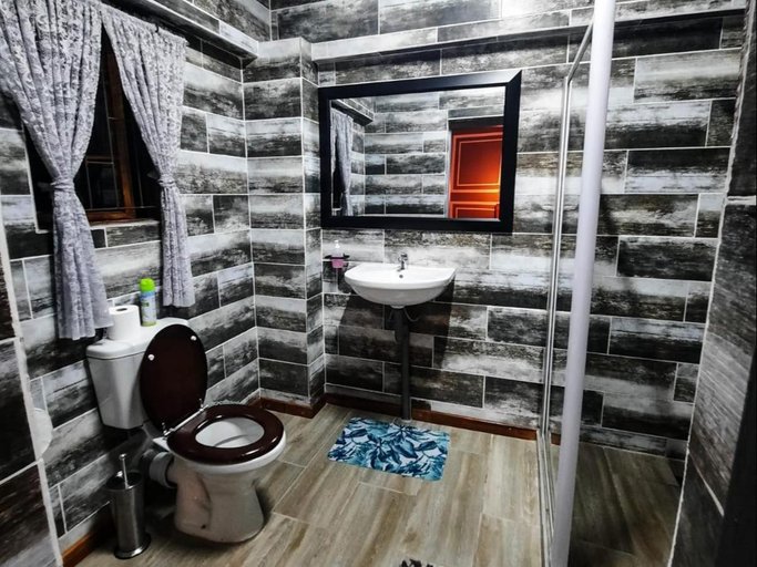 Bathroom 3, Woodii Overnight, Ehlanzeni