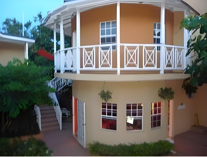 Others 3, Moxons Beach Club