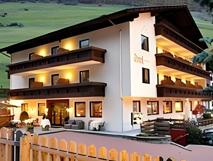 Exterior & Views 1, Berghotel Tyrol, Bolzano