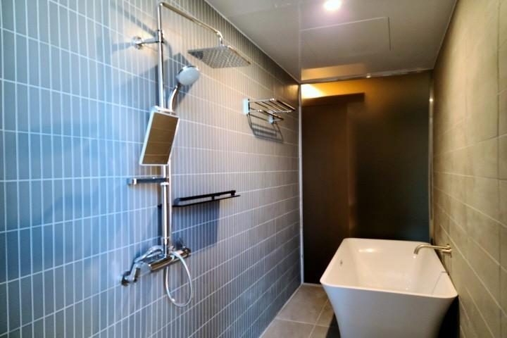 Bathroom 16