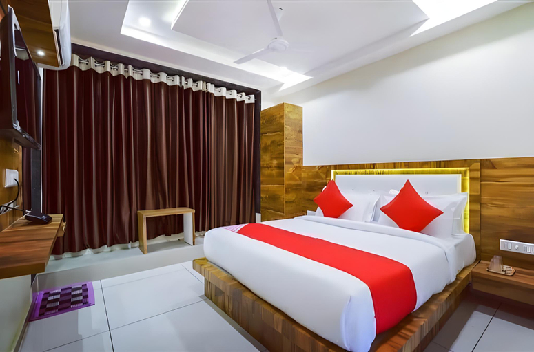 Others 5, Hotel Phoenix, Gandhinagar