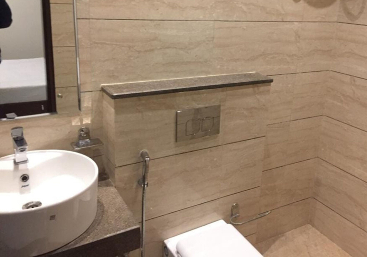 Bathroom 4, Goroomgo the lotus Grand Kalka, Solan