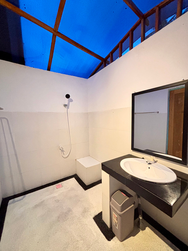 Bathroom 3, Mai Laku Cottage, Lombok
