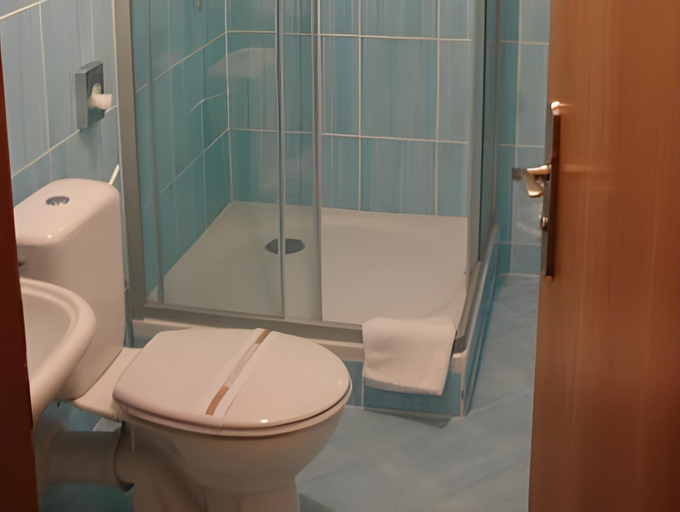 Bathroom 4, Hotel Apollon, Litoměřice