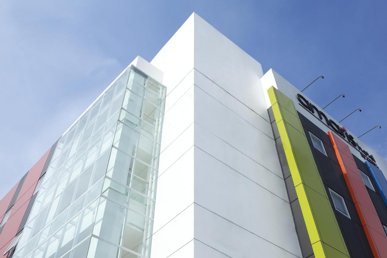 Exterior & Views 16