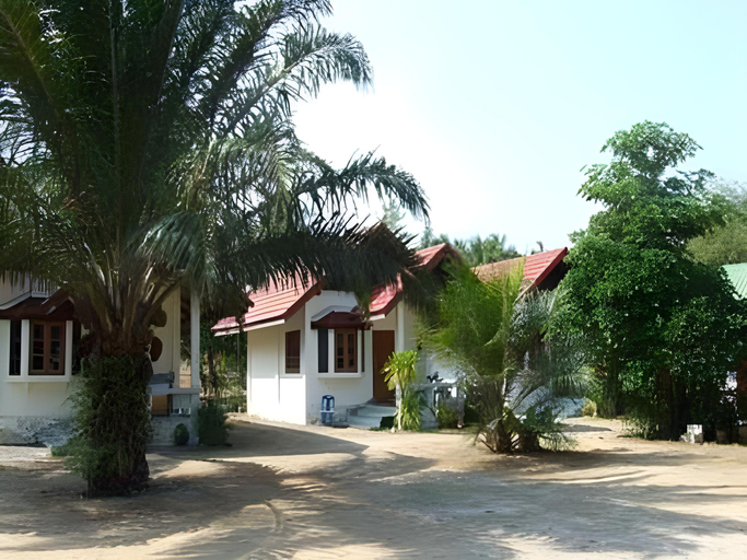 Exterior & Views 11