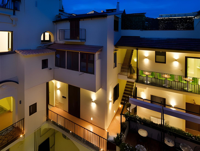 Others 3, Palazzo Montefusco, Napoli