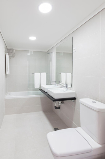 Bathroom 3, AquaHotel by Aqualeisure, Ovar