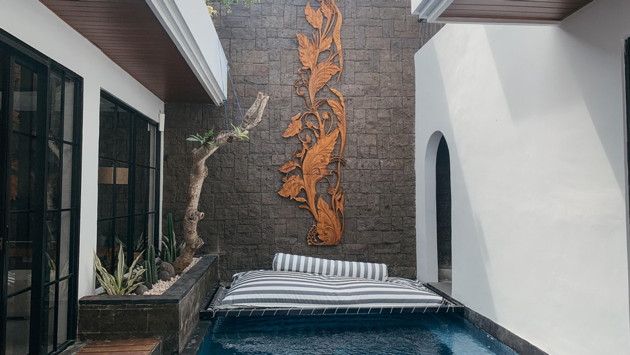 Swimming Pool 16