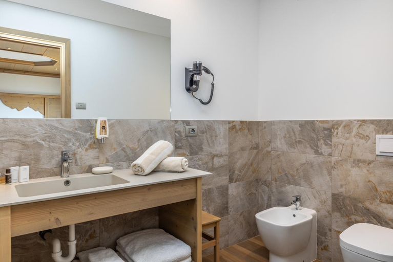 Bathroom 4, Miraval Hotel, Trento