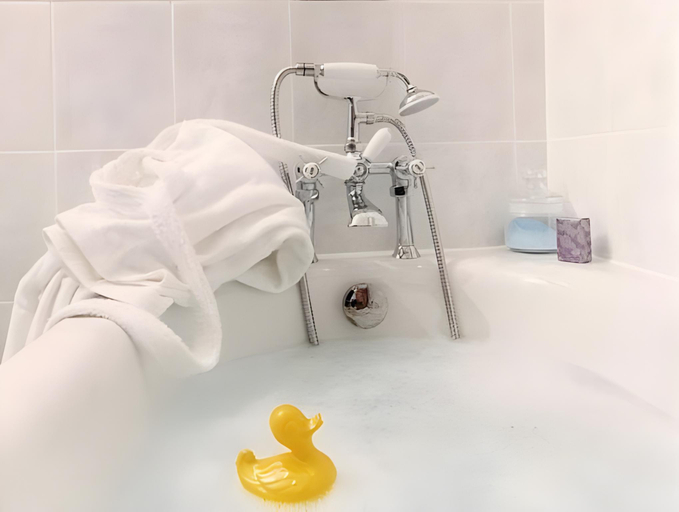 Bathroom 4, West Lodge Park Hotel, London