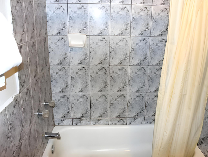 Bathroom 2, Beacon Motel, Los Angeles