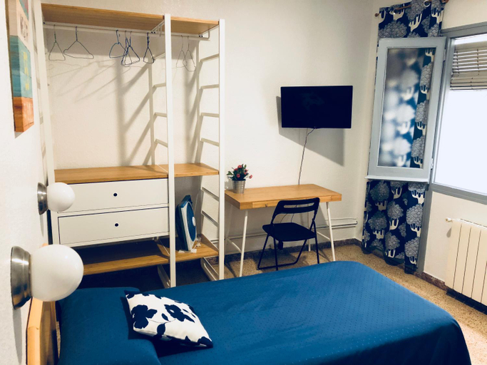 Others 2, Hostal Carlos III, Barcelona