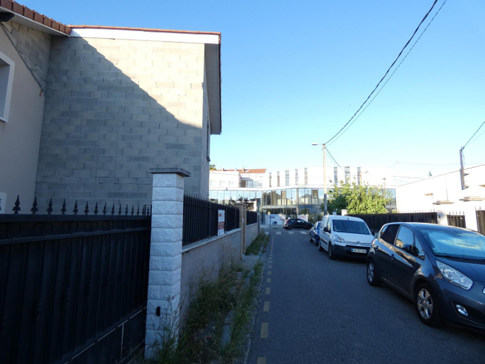 Others 3, Maison moderne et spacieuse avec piscine, Rhône