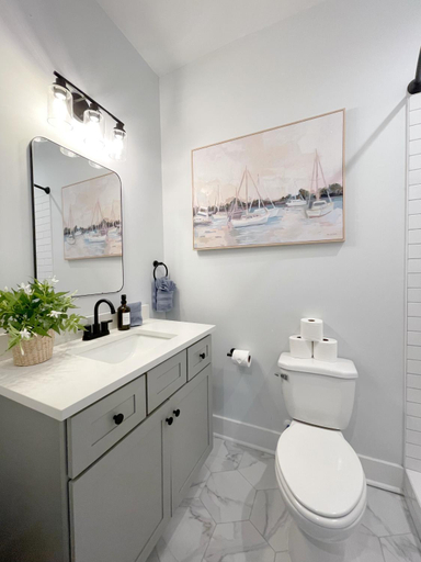 Bathroom 3, Stylish 1900s Renovated Apartments, Chatham