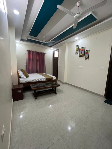 Bedroom 5, Hotel Silver Inn, Gautam Buddha Nagar