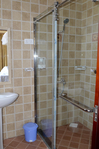 Bathroom 4, Lantana Hotel, Kinondoni