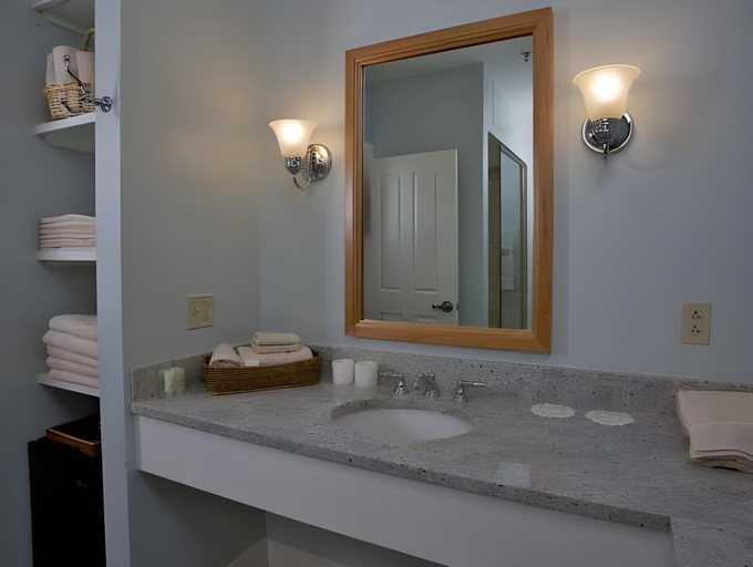 Bathroom 2, The Norwich Inn, Windsor