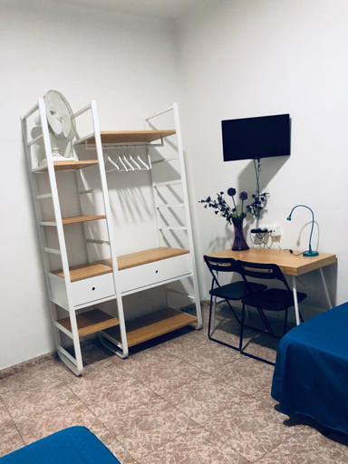 Others 4, Hostal Carlos III, Barcelona