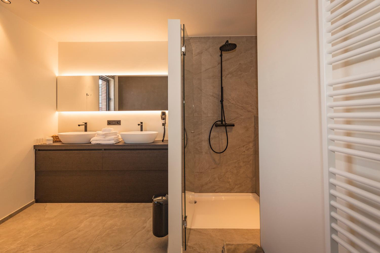 Bathroom 3, Hotel De Jachthoorn, Antwerpen