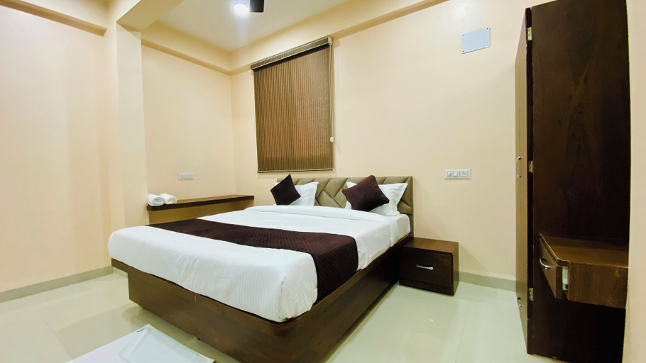 Bedroom 4, Stay 10 B&M, Indore