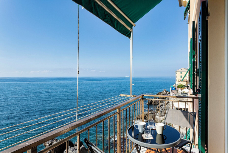 Others 5, La Perla sul Mare by Wonderful Italy, Genova