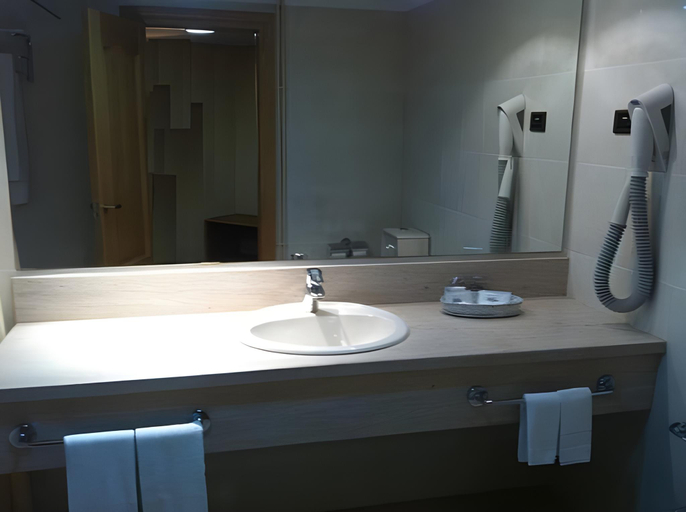 Bathroom 4, Hotel Lusitano, Almeida