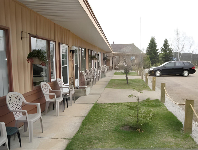 Others 2, Mystic Isle Motel, Algoma