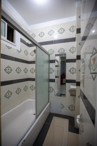 Bathroom 3, Hotel Sunnyside, San Francisco