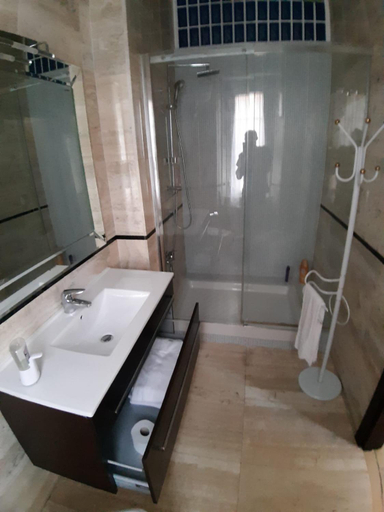 Bathroom 5, Arches B&B, Rome