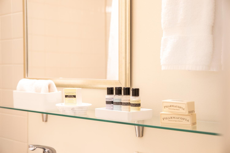Bathroom 4, Park Lane Suites & Inn, Multnomah