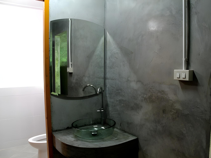 Bathroom, Rommai Rimnaam Resort, Muang Ranong