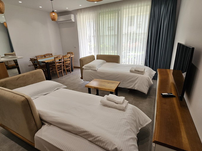 Bedroom 4, Pinegrove Apartment, Durrësit