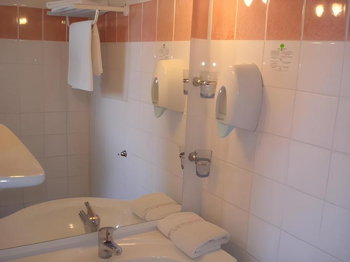 Bathroom 3, Hotel Le Majestic Canet plage, Pyrénées-Orientales