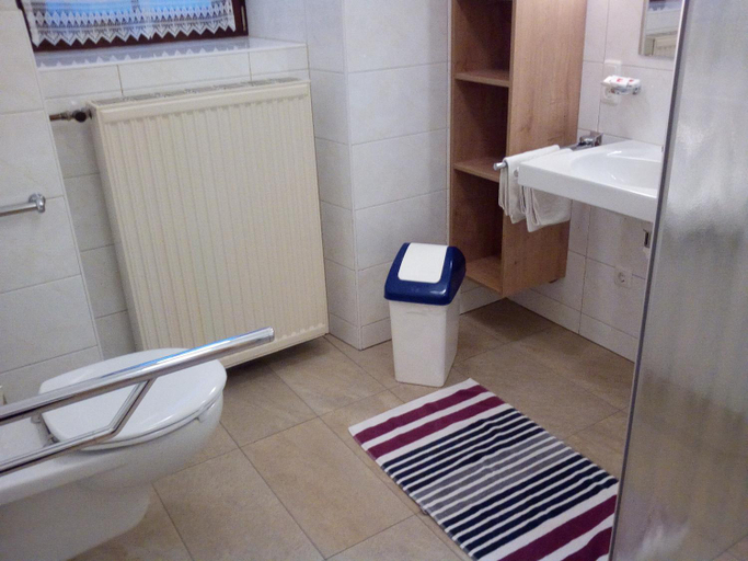 Bathroom 2, Hotel zum goldenen Hirschen, Scheibbs