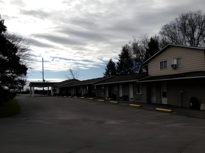 Others 4, Countryside Inn, Frontenac