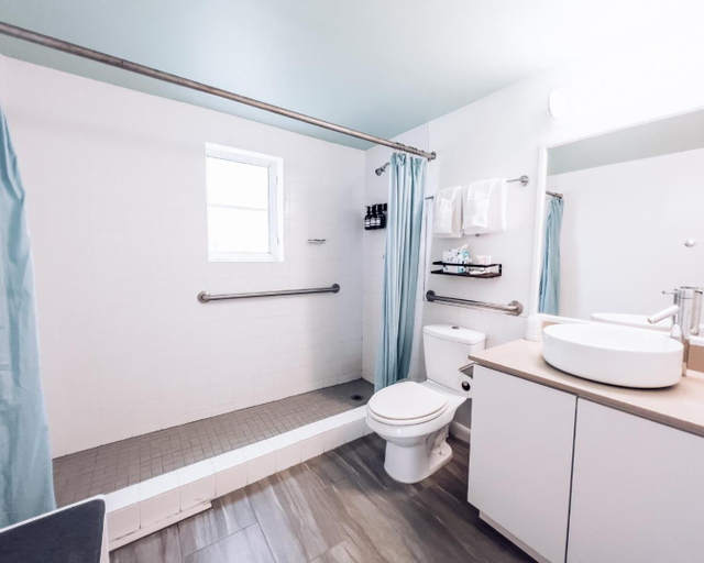 Bathroom 1, Aqua Hotel, Broward