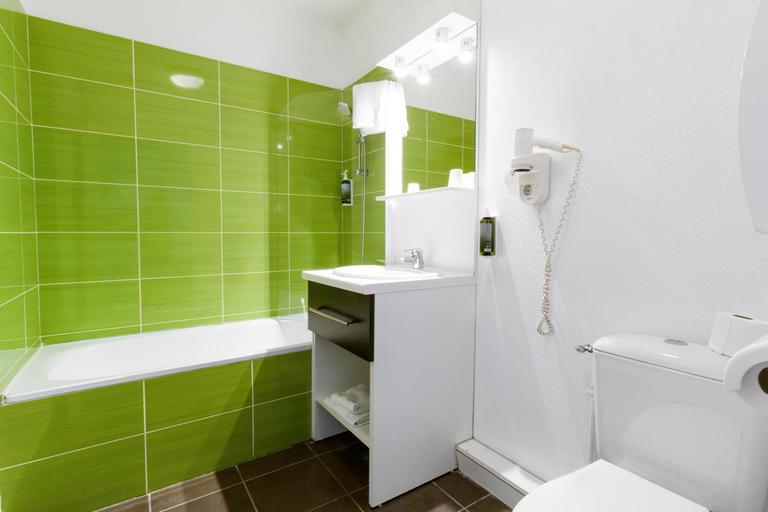 Bathroom 4, All Suites Appart Hôtel - Pau - Zénith, Pyrénées-Atlantiques