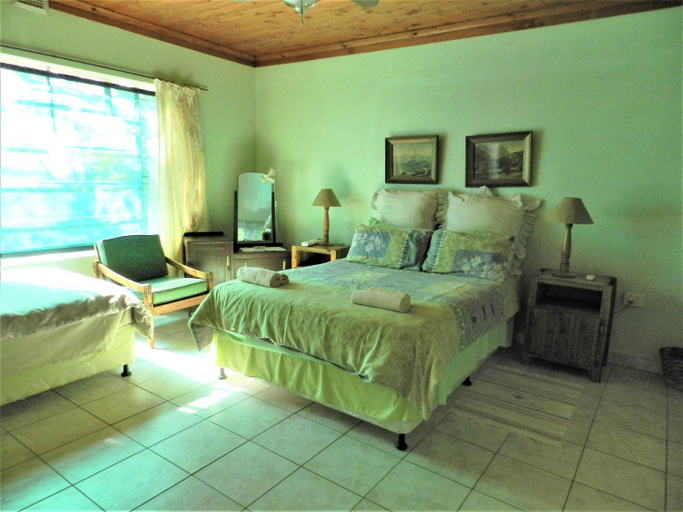 Bedroom 3, Dinizulu Cottage, Umkhanyakude