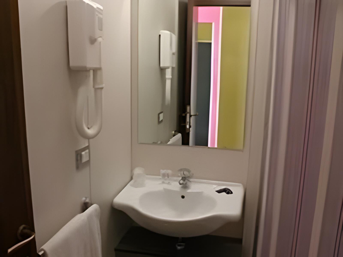 Bedroom 2, Via Palazzo B&B Sanremo, Imperia