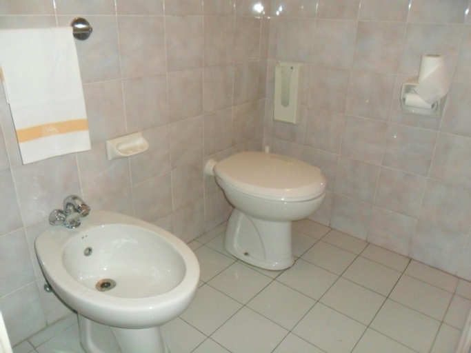 Bedroom 4, Albergo Romeo, Savona