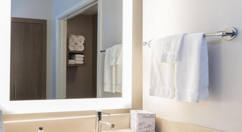 Bathroom 14