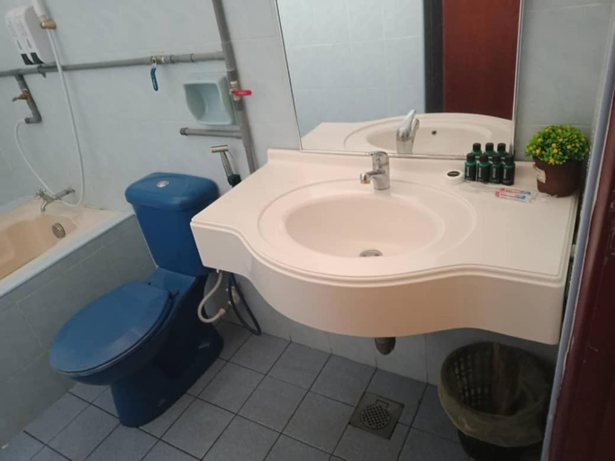 Bathroom 4, Teluk Batik Holiday Apartment, Manjung