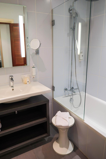 Bathroom 5, Princess Et Richmond, Alpes-Maritimes
