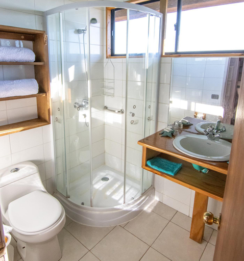 Bathroom, Hostal Sirena, Cardenal Caro