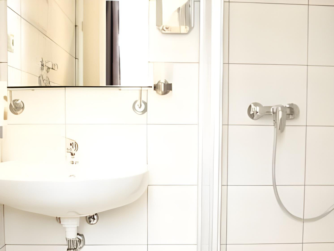 Bathroom 2, Hotel Poseidon, Bayreuth