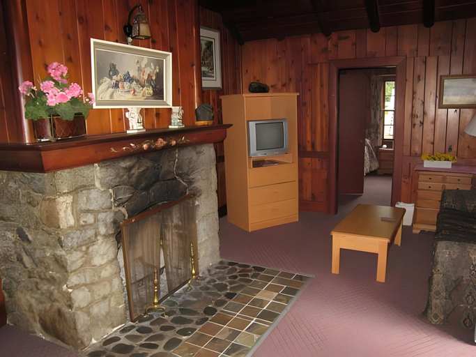 Others 4, Swiss Chalets Motel, Fraser Valley