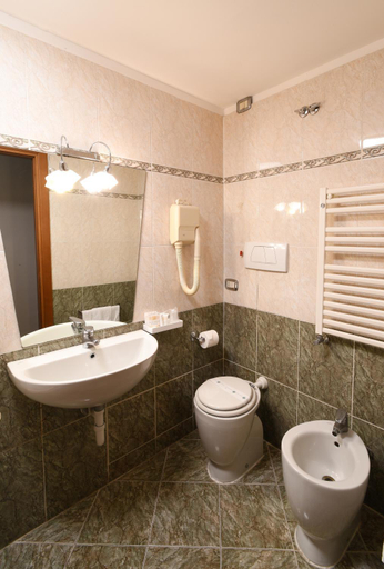 Bathroom 4