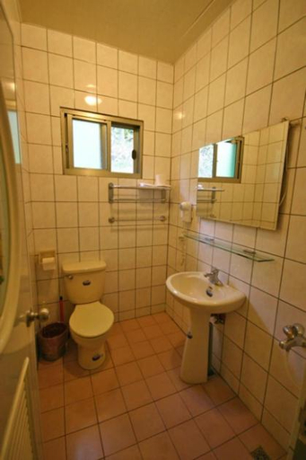 Bathroom 5, Alishan MinYue Hotel, Chiayi County
